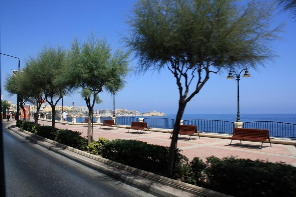 Stunning 2Br Holiday Penthouse In Central Sliema Ngoại thất bức ảnh