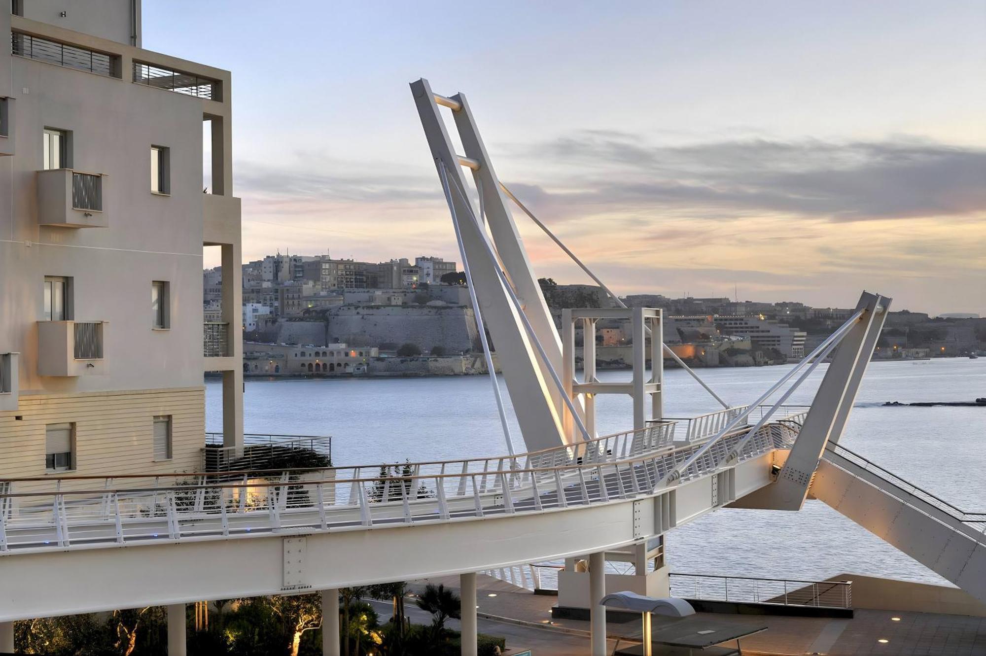 Stunning 2Br Holiday Penthouse In Central Sliema Ngoại thất bức ảnh
